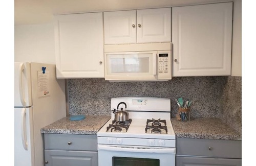 Grover Beach House | Ocean View Retreat with Refreshing Waves and Breakfast