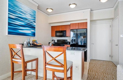 Sunny Isles Beach Hotel | Ocean View Apartment with Kitchen in Premier Beach Resort