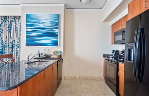 Sunny Isles Beach Hotel | Ocean View Apartment with Kitchen in Premier Beach Resort