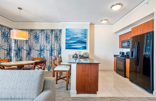 Sunny Isles Beach Hotel | Ocean View Apartment with Kitchen in Premier Beach Resort