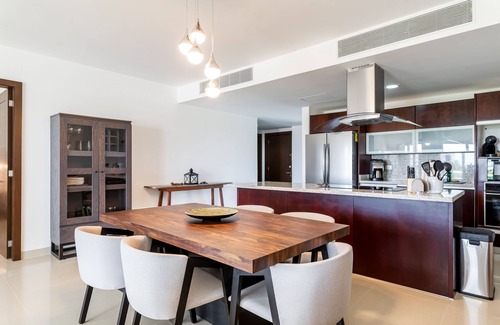 Puerto Juarez Apartment | Ocean View Apartment: 10/10 Rated with Beach Access & Pool