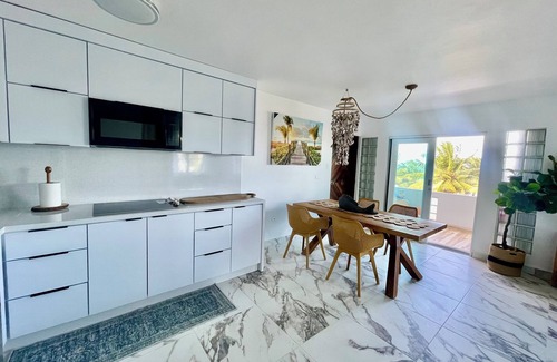 Tierras Nuevas Saliente Apartment | Beachfront Ocean View Apartment with Patio & BBQ Access