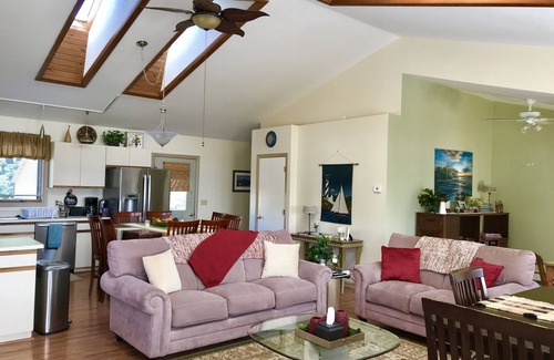 Belfast Apartment | Scenic Ocean View Apartment with Spa & Breakfast in Maine