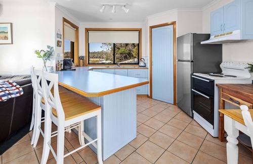 Bicheno House | Pet-Friendly Ocean View Beach House with Pool & Breakfast