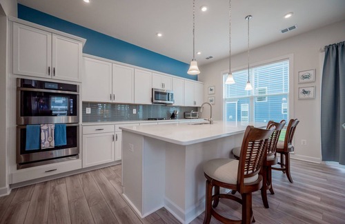 Frankford House | Seaside Escape: Ocean View Beach Club with Pool & Spa