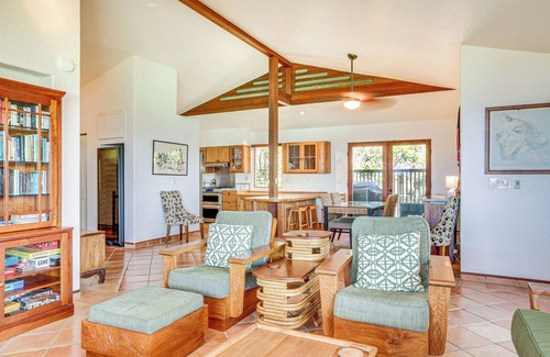 Kona Paradise House | Ocean-View Bungalow: Steps from Pebbles Beach & Spa