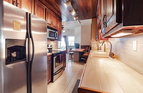 San Pedro Condo | Ocean View Condo at Bermuda Beach - Rated 10/10 with Pool