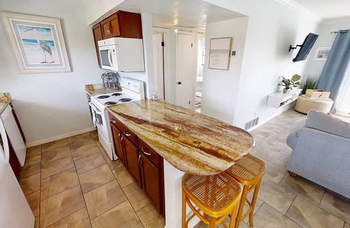 Ormond-by-the-Sea Condo | Ocean View Condo with Pool and Beach Access in Ormond-by-the-Sea
