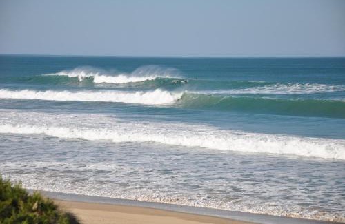 Boggoms Bay Ski Chalet | Oceanfront Cottage with Private Beach at Springerbaai