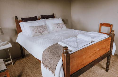 Boggoms Bay Ski Chalet | Oceanfront Cottage with Private Beach at Springerbaai