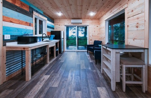 Chiniak Cottage | Ocean View Cottage: Wake Up to Waves at Friends by the Ocean