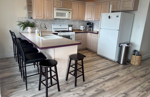 Depoe Bay Cottage | Ocean view cottage with hot tub
