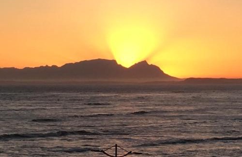 Strand Apartment | Ocean View de Luxe: Top-Rated 4-Star Hotel with Pool