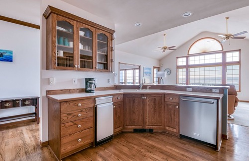 Depoe Bay Apartment | Exceptional Ocean-View Condo with Spa & Kitchen Perks