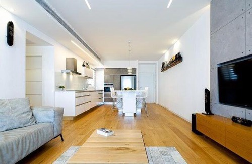 Bat Yam Apartment | Oceanfront Retreat with Amazing Views and Top Amenities