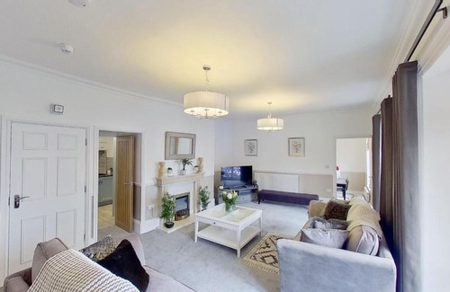 Sidmouth Apartment | Experience Ocean View with Family-Friendly Amenities