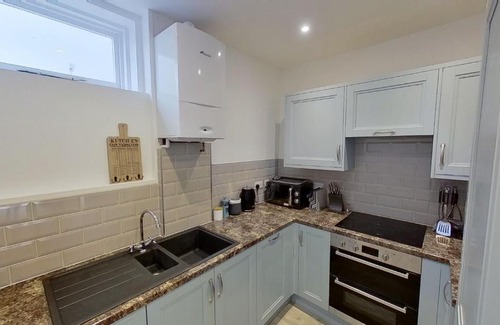 Sidmouth Apartment | Experience Ocean View with Family-Friendly Amenities