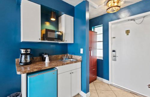 Fort Pierce Hotel | Guest Rated Ocean View Hotel Room with Balcony & 2 Beds