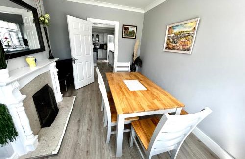 Inverin House | Ocean View House - Connemara: Scenic Retreat for Families