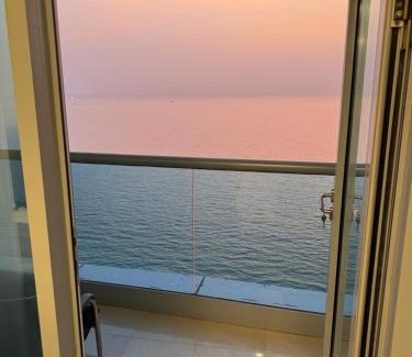 Rumailah Apartment | Ocean View Suites: 4-Star Experience with Hot Tub & Pool