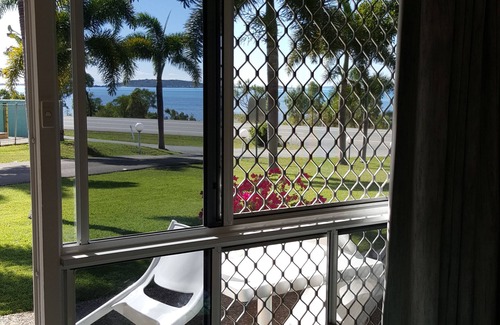 Bowen Hotel | Cozy Ocean View Motel Bowen with Pool and Breakfast