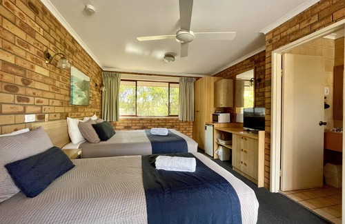 Merimbula Hotel | Cozy Ocean View Motor Inn with Pool and Breakfast Included
