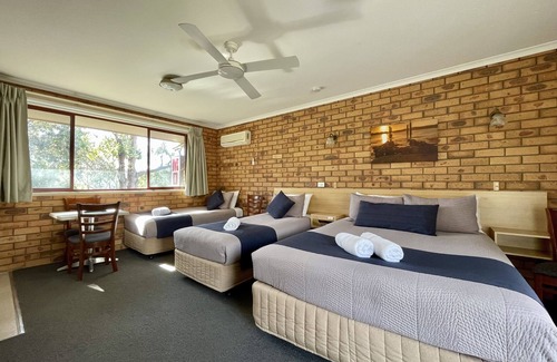 Merimbula Hotel | Cozy Ocean View Motor Inn with Pool and Breakfast Included