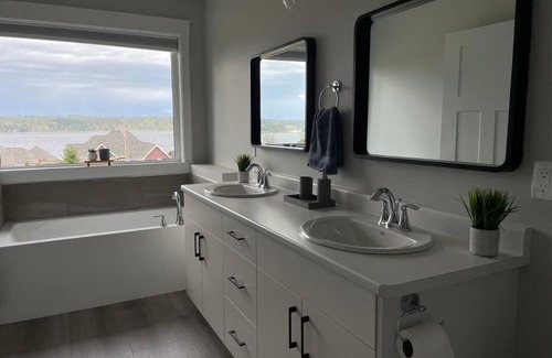 Campbell River House | Cozy Ocean View Oasis with Child-Friendly Amenities