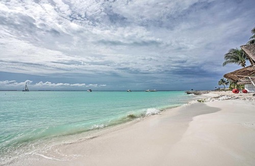 Centro - Supmza 001 Apartment | Ocean-View Oasis: Guest Rated 9.8 with Spa & Family Amenities