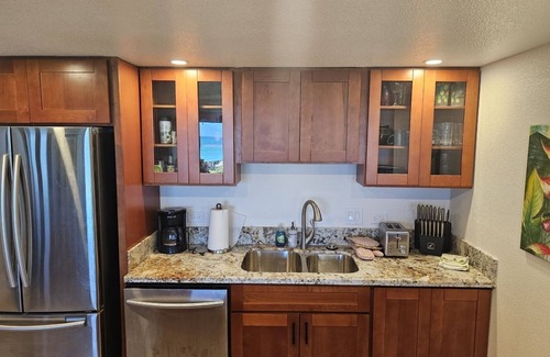 Honokowai Condo | Oceanfront Escape: Beach Access and Family-Friendly Amenities