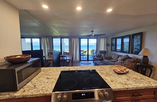 Honokowai Condo | Oceanfront Escape: Beach Access and Family-Friendly Amenities