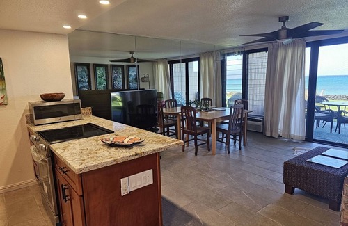 Honokowai Condo | Oceanfront Escape: Beach Access and Family-Friendly Amenities