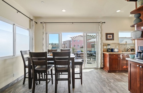 South Mission Beach Apartment | Ocean View Retreat with Private Patio & Spa Access