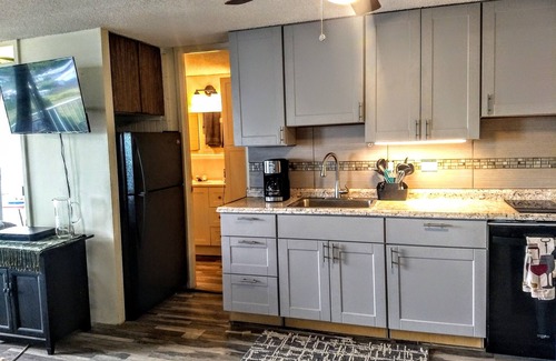 Waianae Apartment | Ocean View Penthouse Studio with Top Amenities & 10/10 Rating