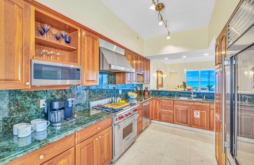 Lower Matecumbe Key Apartment | Ocean View Penthouse | Retreat amenities: tennis court, heated Pool | Vista Key Two