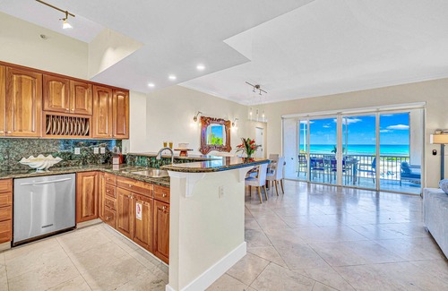 Lower Matecumbe Key Apartment | Ocean View Penthouse | Retreat amenities: tennis court, heated Pool | Vista Key Two