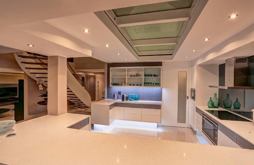 Strand Apartment | Ocean View Penthouse: 10/10 Rated with Spa & Hot Tub