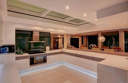 Strand Apartment | Ocean View Penthouse: 10/10 Rated with Spa & Hot Tub