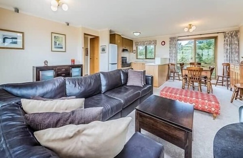 Ventnor House | Ocean View Getaway on Phillip Island - Rated 10/10
