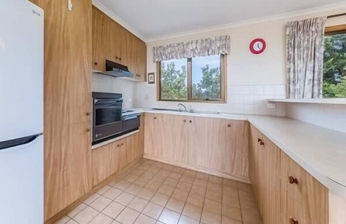 Ventnor House | Ocean View Getaway on Phillip Island - Rated 10/10