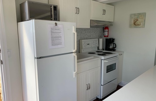 White Rock Apartment | Modern Ocean View Retreat with Pool & Spa, 10/10 Rating