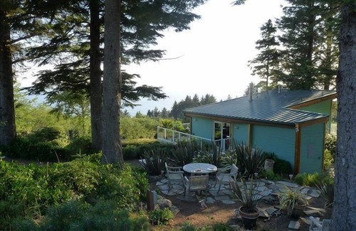 Florence Cottage | Exceptional Ocean View Retreat with Pool & Pet-Friendly Options