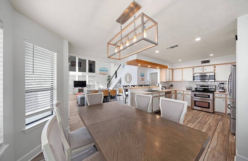 Spanish Grant House | Ocean View Haven: Beachfront Home with Spa & Breakfast