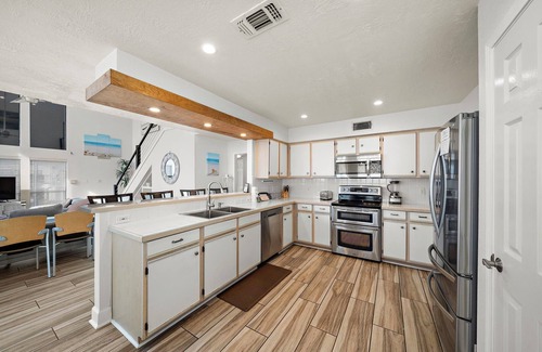 Spanish Grant House | Ocean View Haven: Beachfront Home with Spa & Breakfast