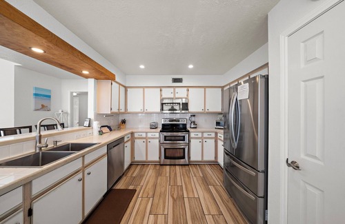 Spanish Grant House | Ocean View Haven: Beachfront Home with Spa & Breakfast