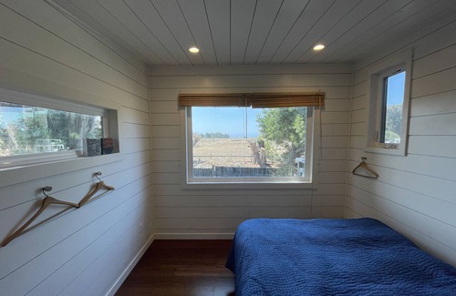 Bolinas Bed & Breakfast | Ocean View Gallery Guesthouse with Deck and Private Parking