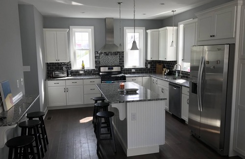 North End House | Ocean View Retreat: 5 Bedrooms Steps from the Beach