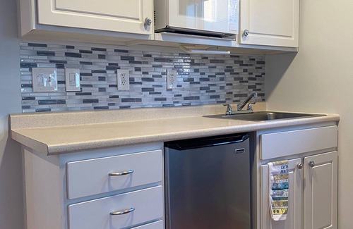 Hampton Condo | Ocean View Hotel - Steps from the Beach with Pool & Spa