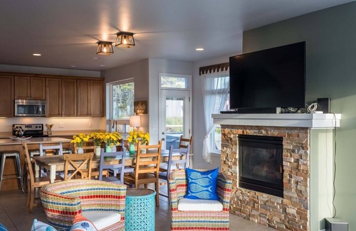 Gleneden Beach House | Ocean View Retreat with Hot Tub & Dog Friendly Options