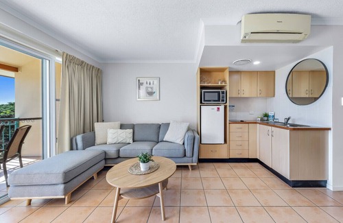 Airlie Beach Apartment | Ocean View Studio Unit with Pool and Breakfast Included